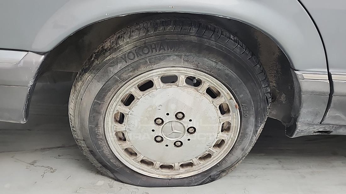 1990 Mercedes 300 SEL — Rear Right Tyre — Photo 30