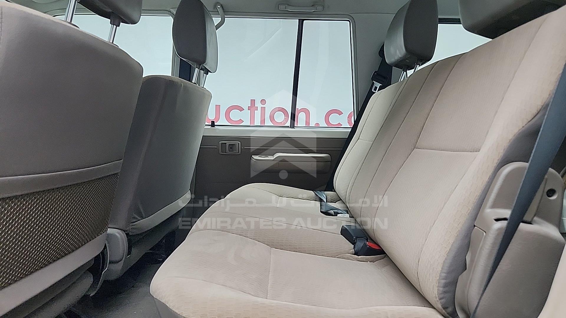 2017 TOYOTA LC 76 VIN: JTEEU73J9H4200785