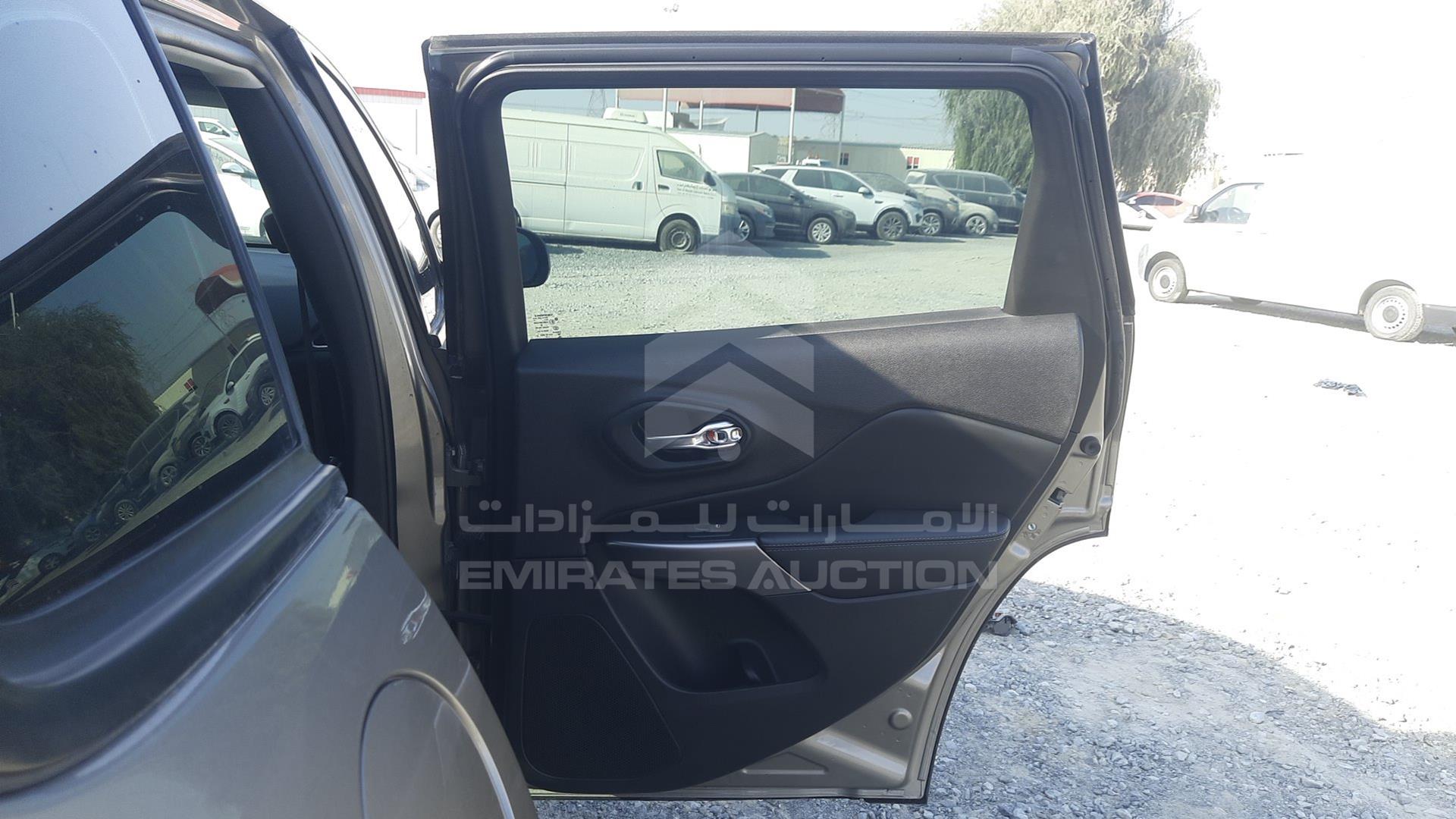 2019 JEEP CHEROKEE VIN: 1C4PJLAX4KD403712