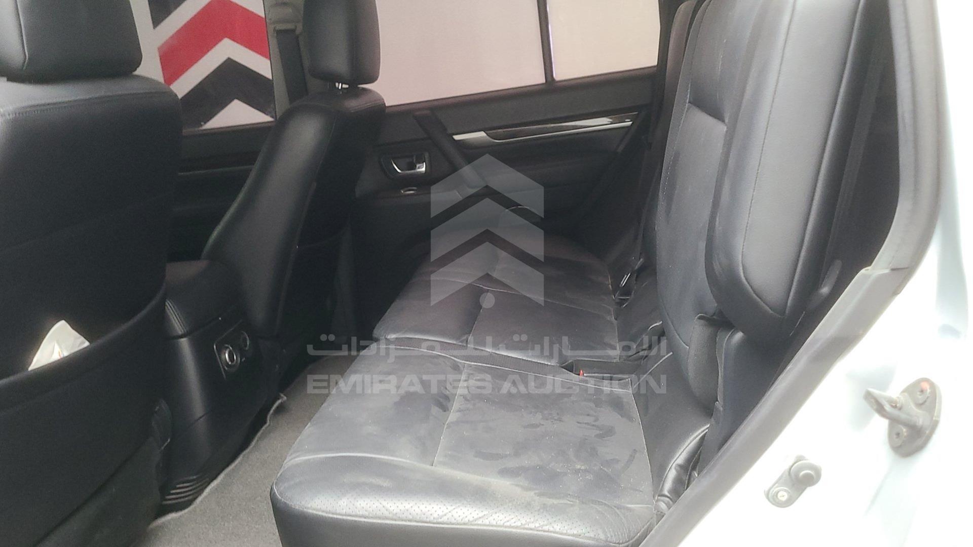 2011 MITSUBISHI PAJERO VIN: JMYLRV95WBJ704959