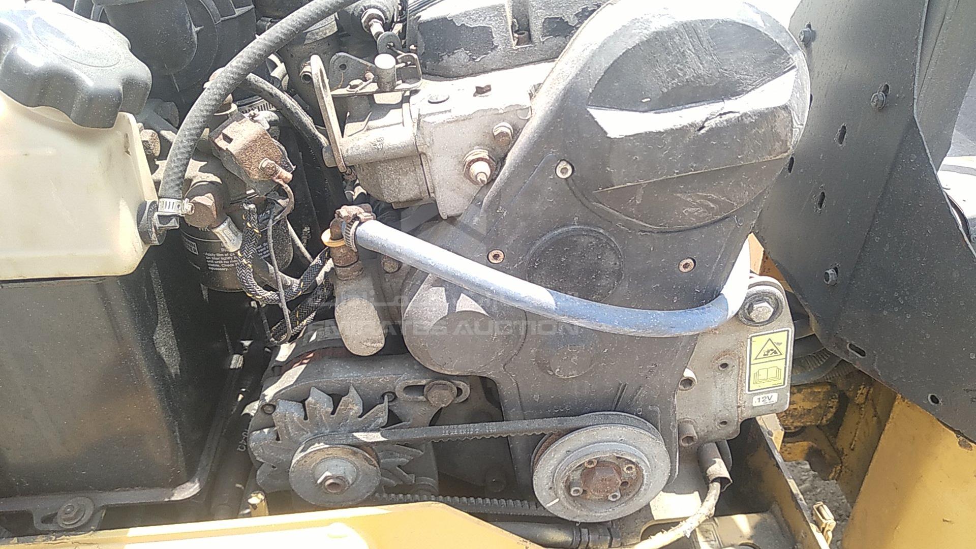 2015 CATERPILLAR --- VIN: CATCB14BB47800276