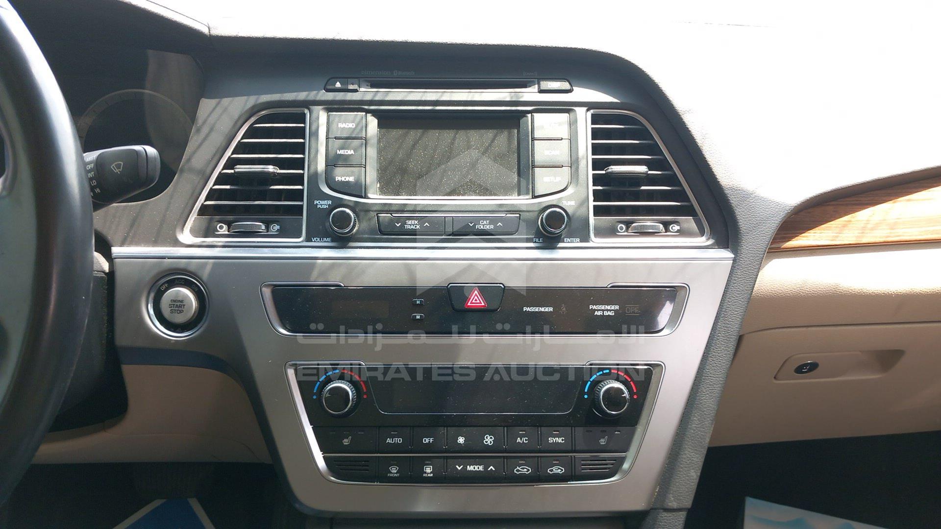 2015 HYUNDAI SONATA VIN: 5NPE34AF8FH208386