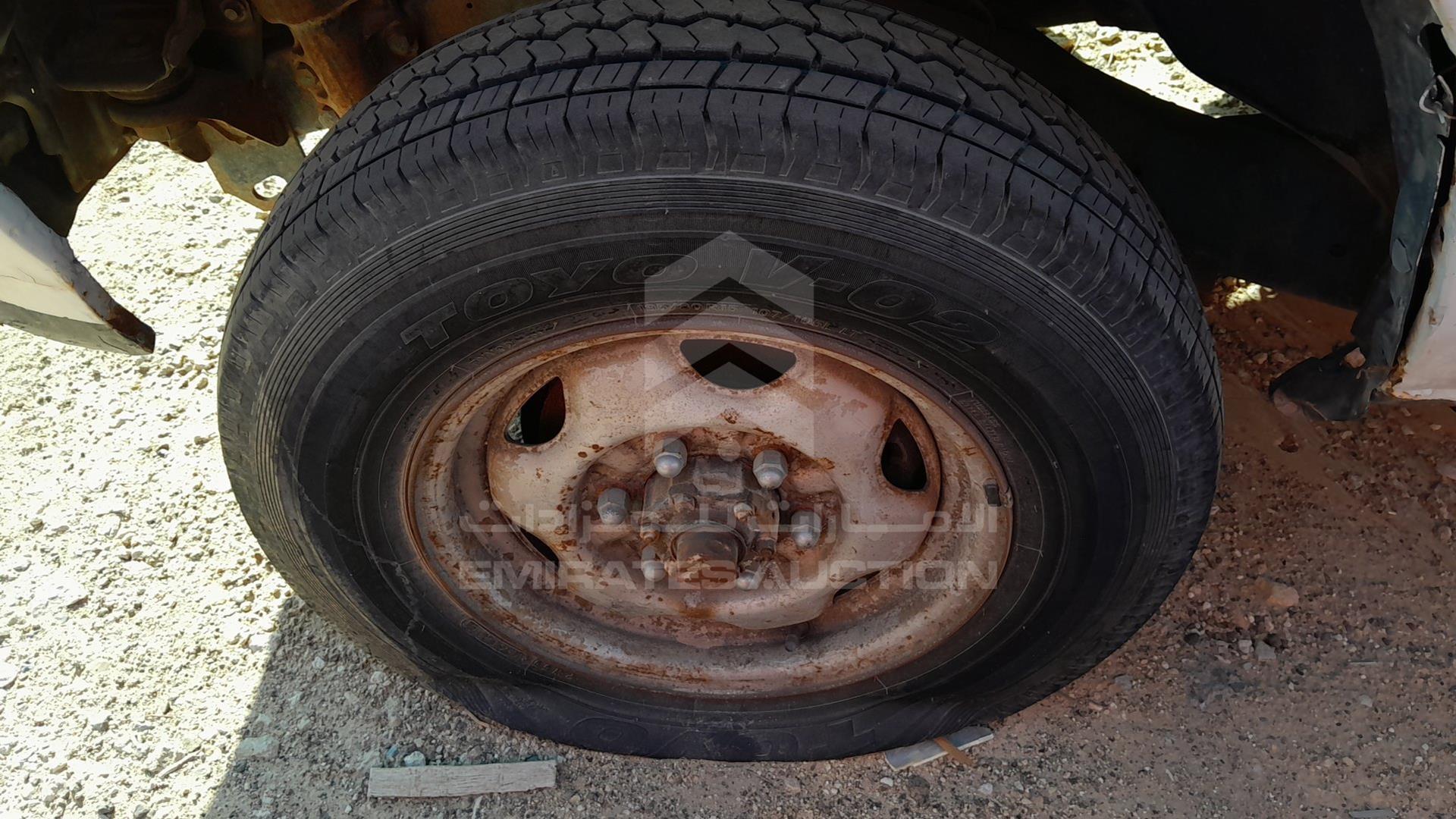 0 NISSAN PICKUP VIN: JN1CBUD21Z0450403