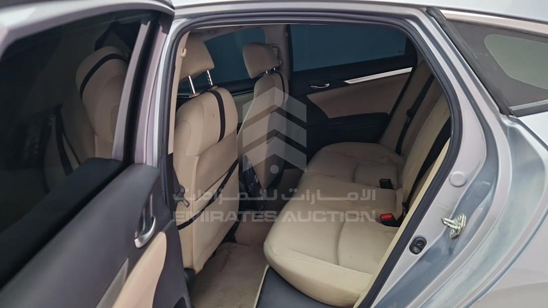 هوندا سيفيك 2021 — زاوية الراكب الخلفي اليسرى — صورة 21