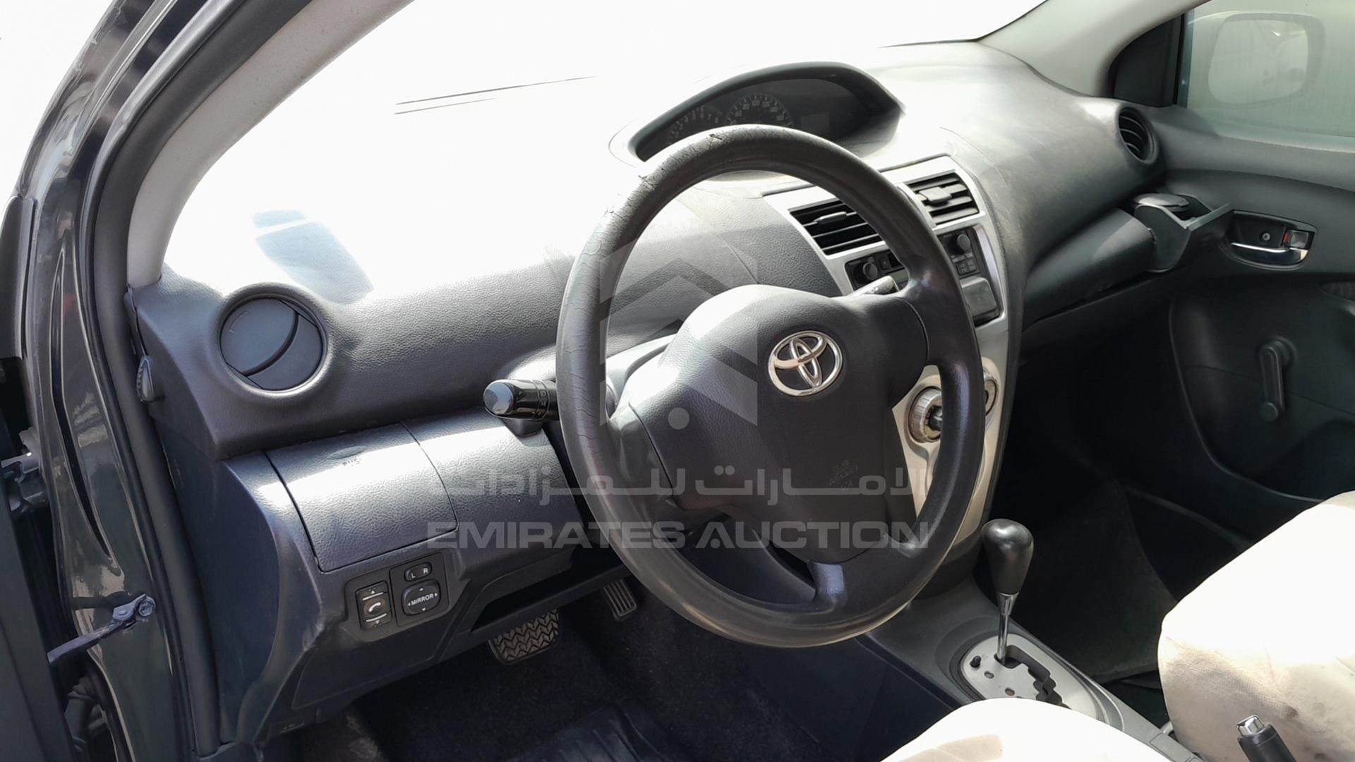 2009 TOYOTA YARIS VIN: JTDBW923194031752