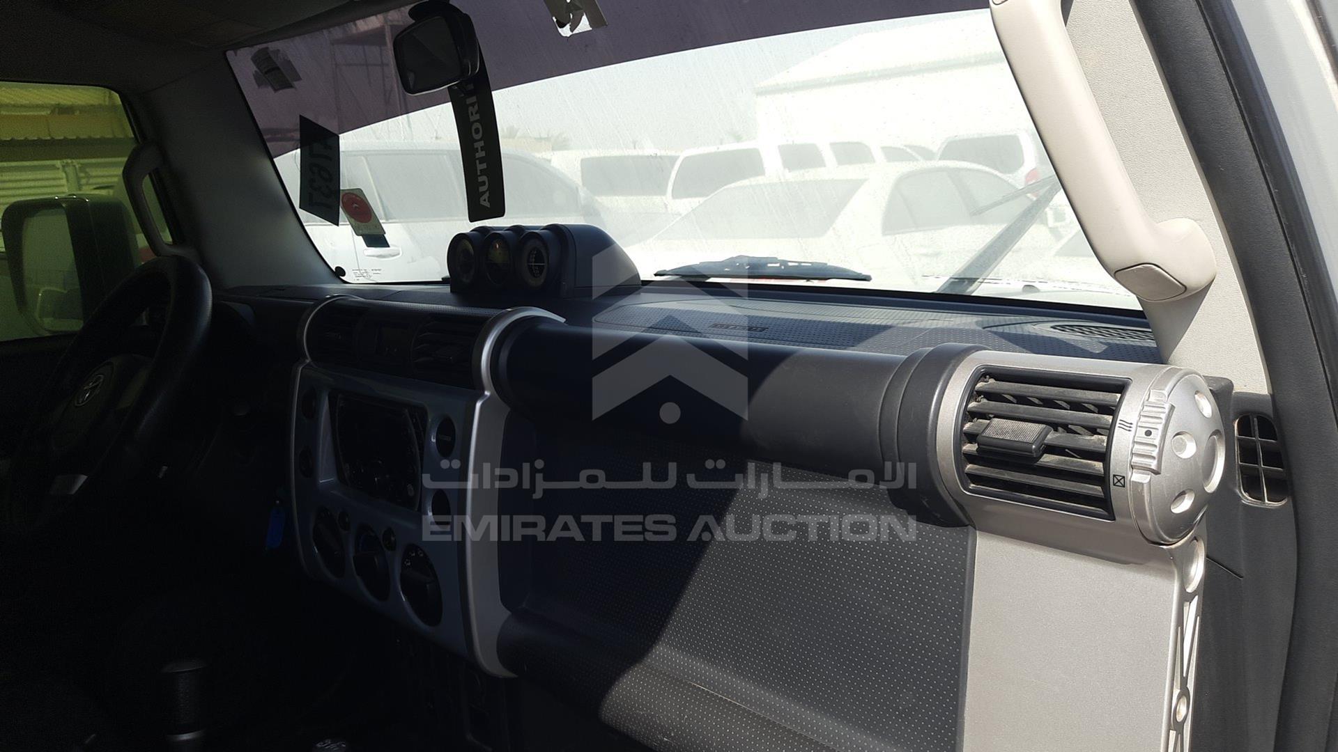 2014 TOYOTA FJ CRUISER VIN: JTEBU11F1EK198021