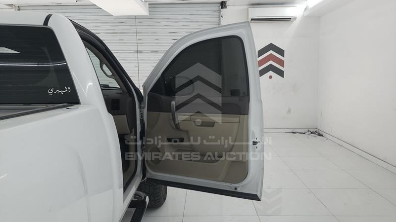 VIN: 1GCNK9E04CZ330267 Auction: EmiratesAuction Lot: 345598 1GCNK9E04CZ330267 Chevrolet Silverado 2012 WHITE Photo 22