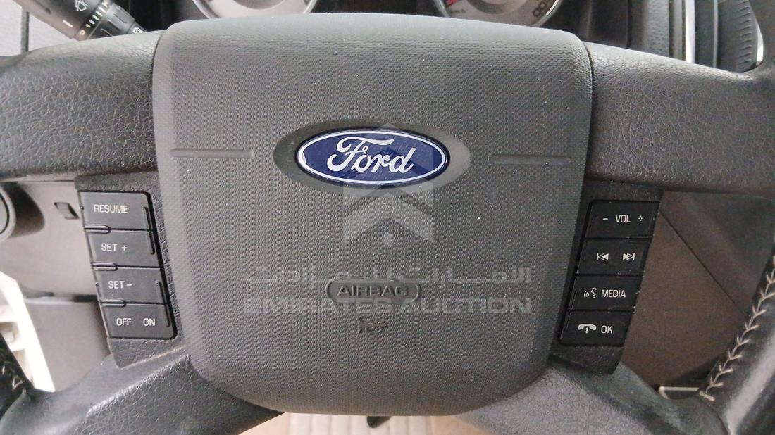 فورد ايدج 2009 — التحكمات في عجلة القيادة — صورة 14