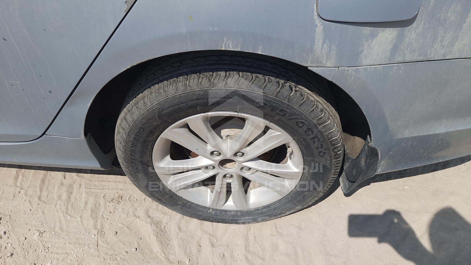 2011 HYUNDAI SONATA VIN: 5NPEB4AC4BH136010