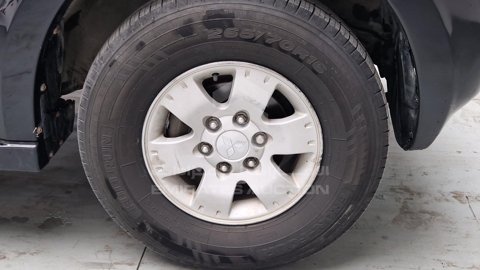 2006 MITSUBISHI PAJERO VIN: JMYMRV63W6J705247
