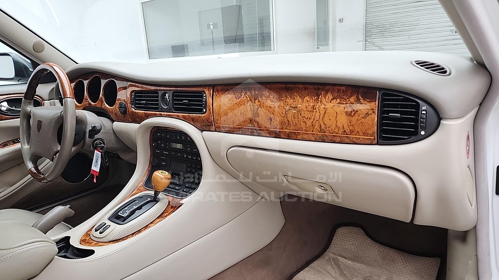 1999 JAGUAR X J 8 VIN: SAJKD684XXC868976