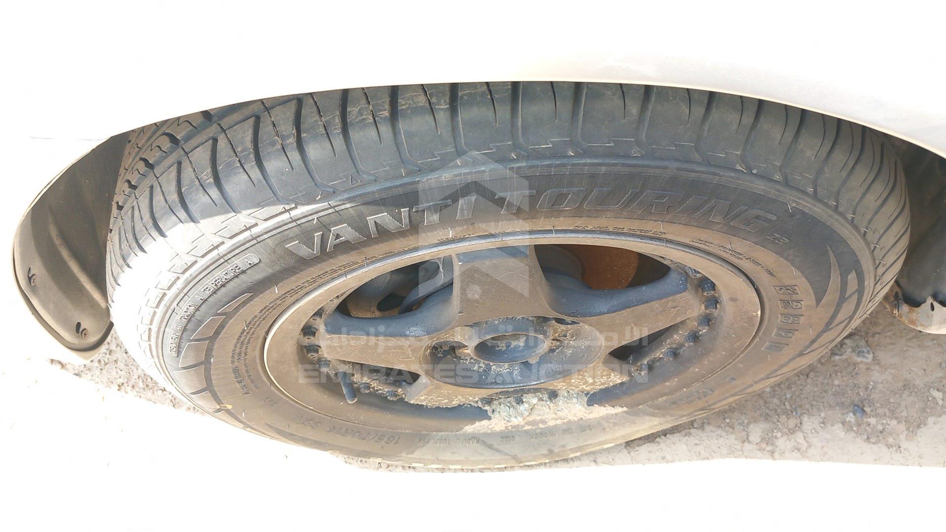 2003 MAZDA 323 VIN: JM7BJ12M231222037