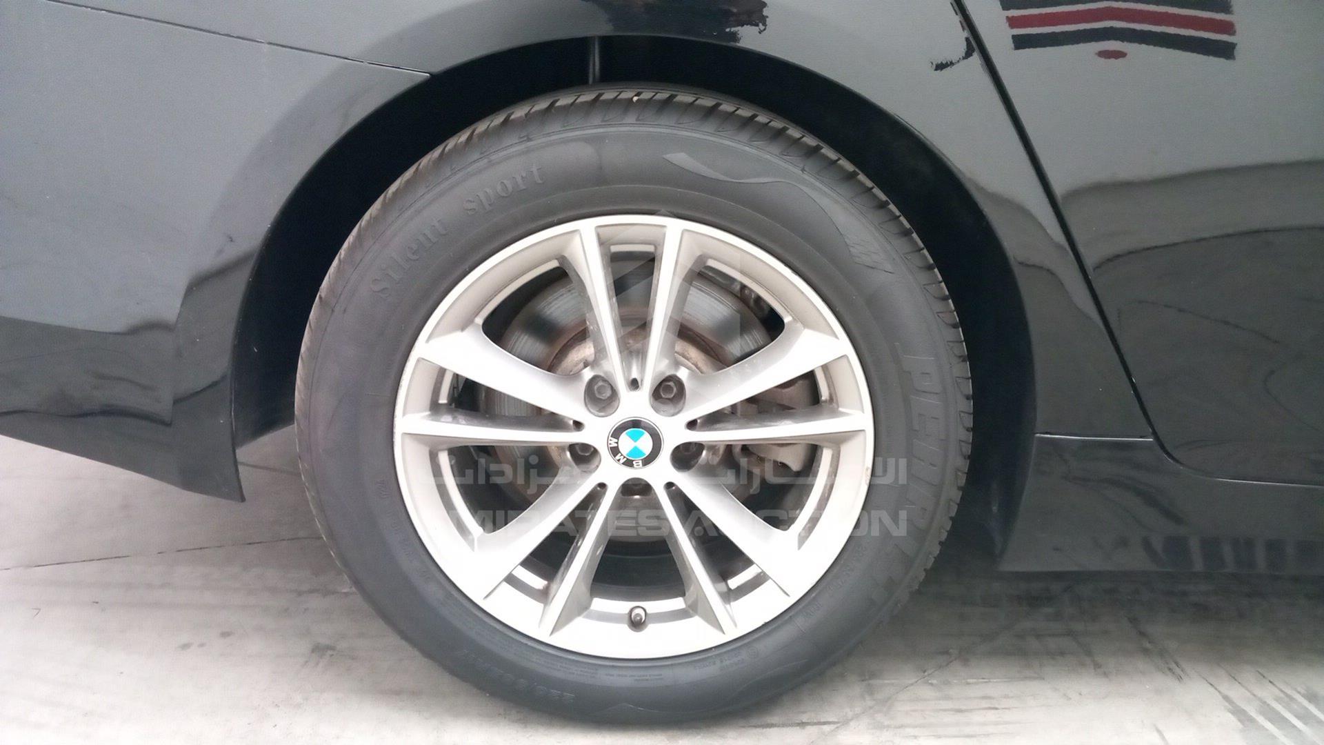 2019 BMW 520 VIN: WBAJA1A07KWW09864
