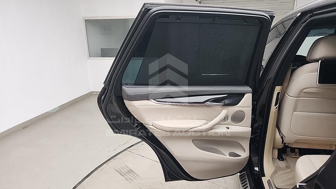 بي ام دبليو اكس 5 2014 — الباب الخلفي الأيسر — صورة 24