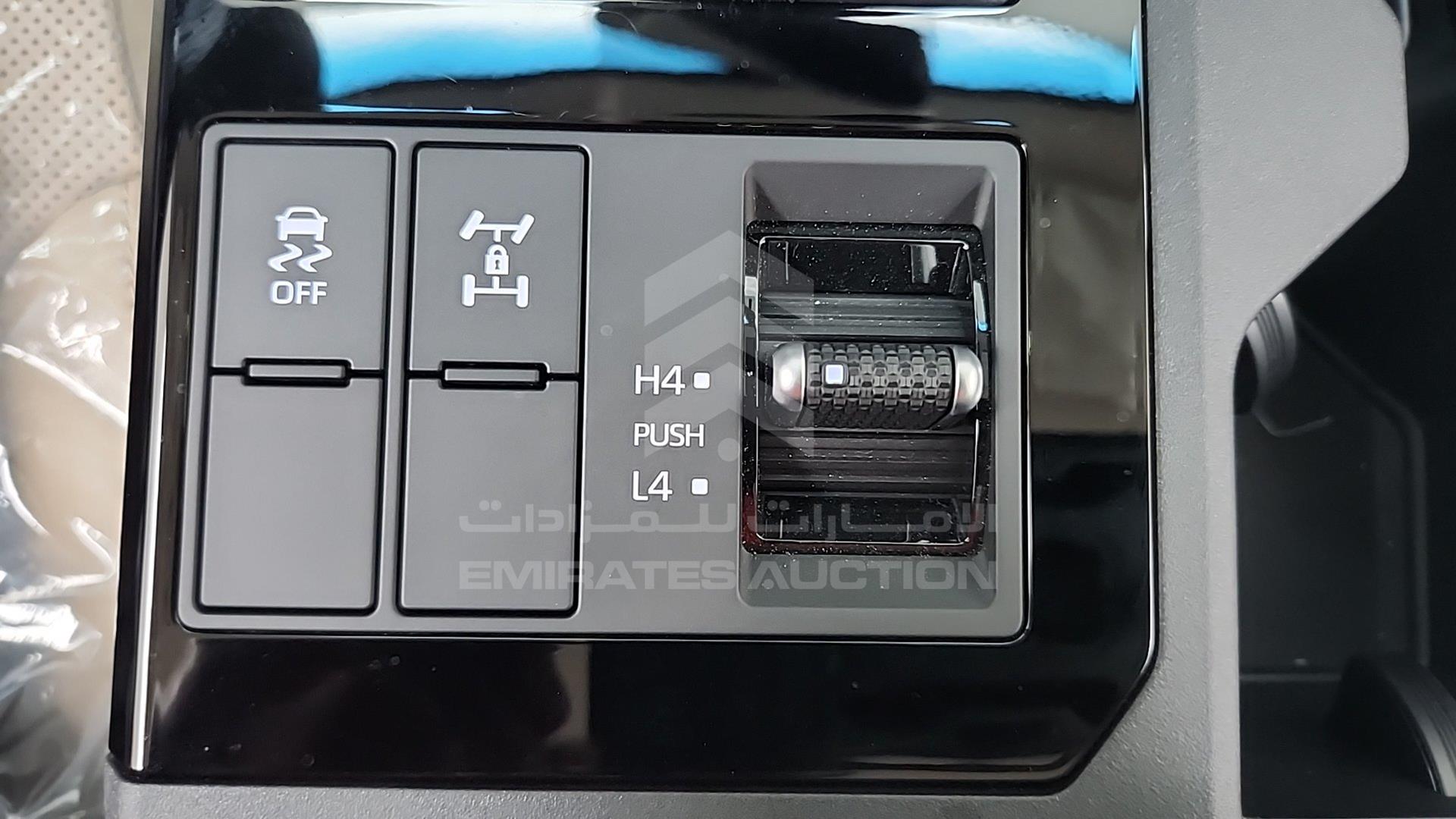 2024 TOYOTA PRADO VIN: JTEAACAJ4RK005516