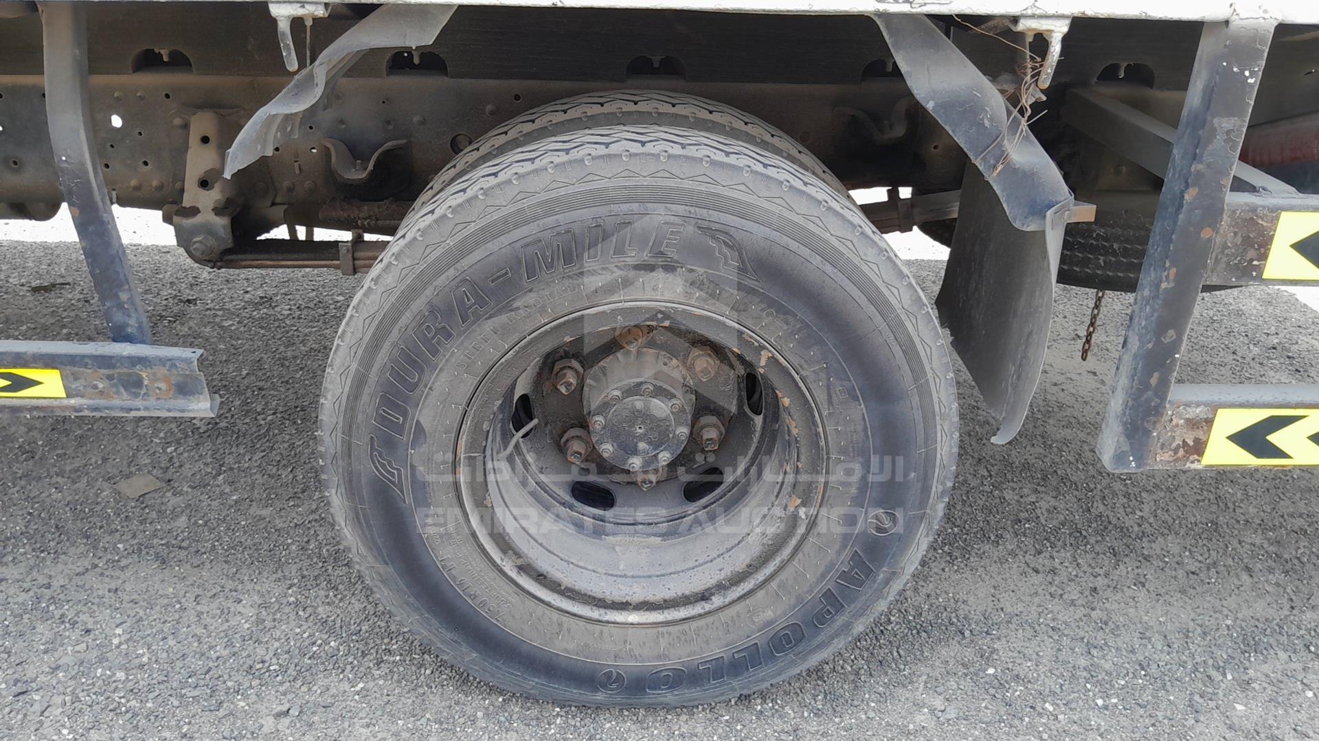 2005 ISUZU NPR VIN: JAMKP34G357P00276
