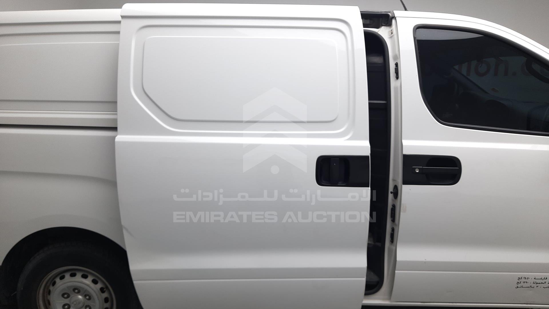 2016 HYUNDAI H1 VIN: KMHWG81R9GU756295
