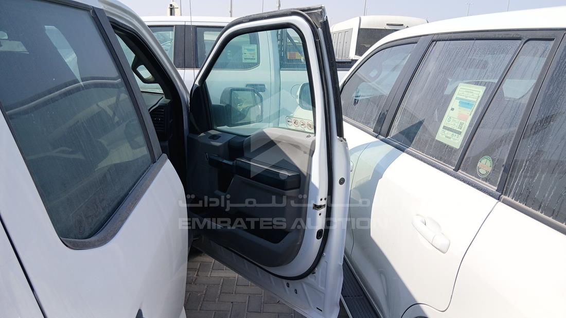 فورد اف 150 2019 — الباب الأمامي الأيمن — صورة 26