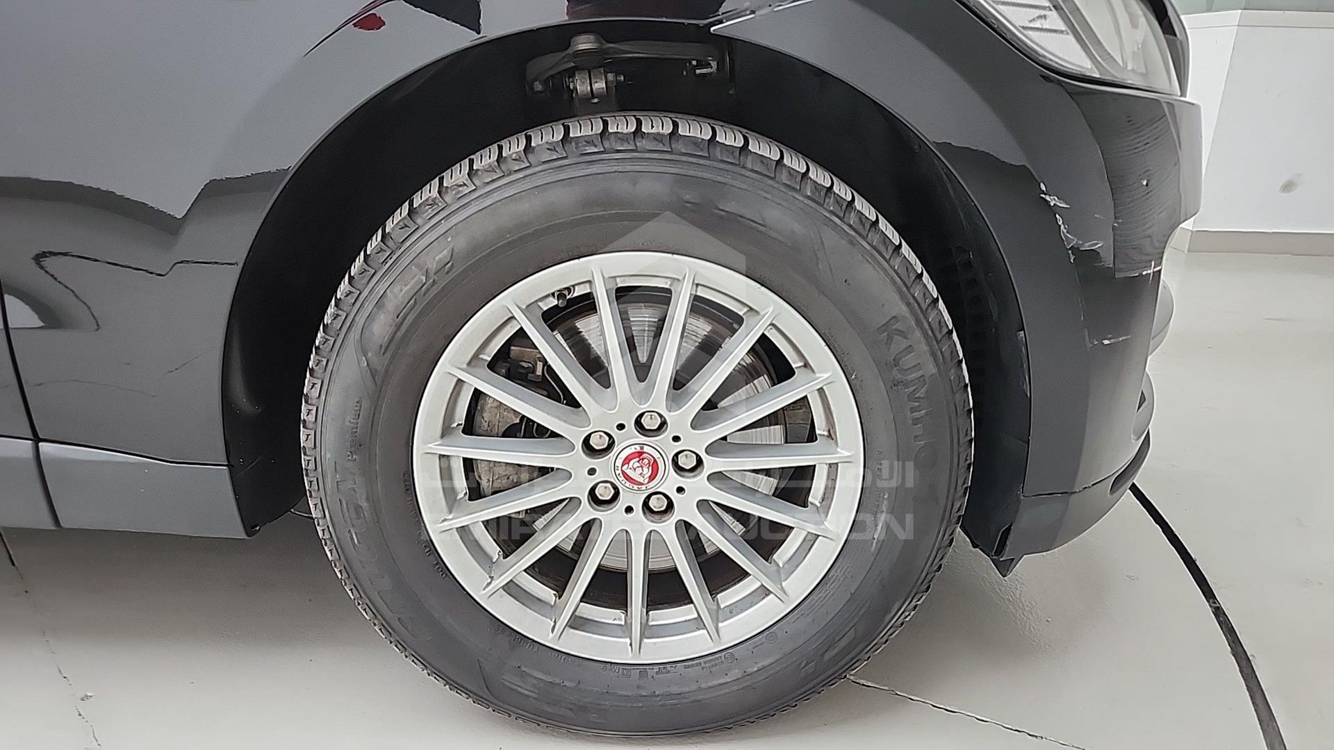 2017 JAGUAR F-PACE VIN: SADCA2BV1HA055730