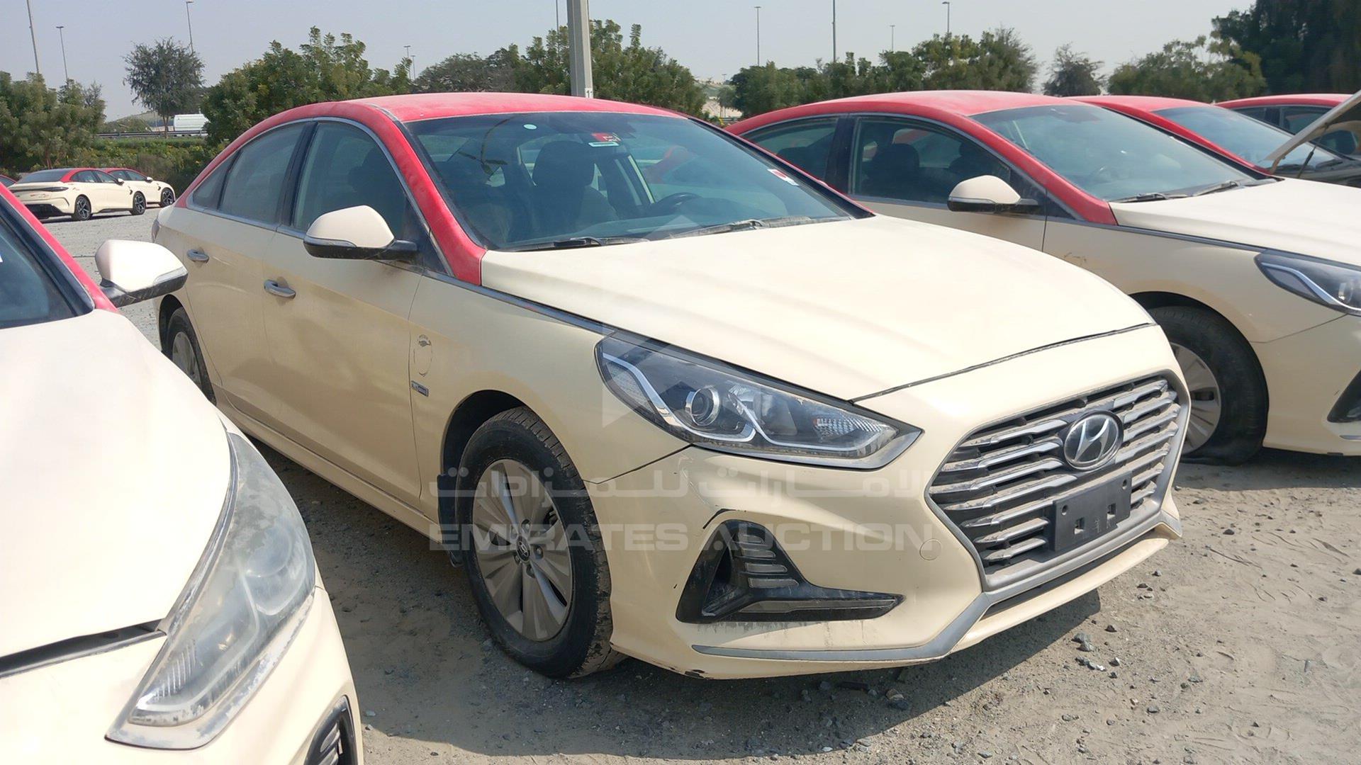 2018 HYUNDAI SONATA VIN: KMHE24133JA082023