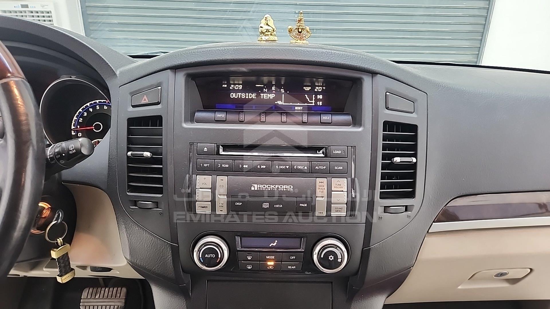 2011 MITSUBISHI PAJERO VIN: JMYLRV95WBJ706502