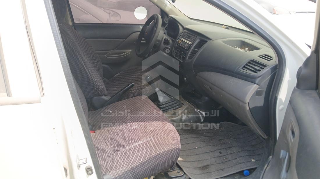 2016 Mitsubishi L 200 — Front Right Passenger Seat View — Photo 22