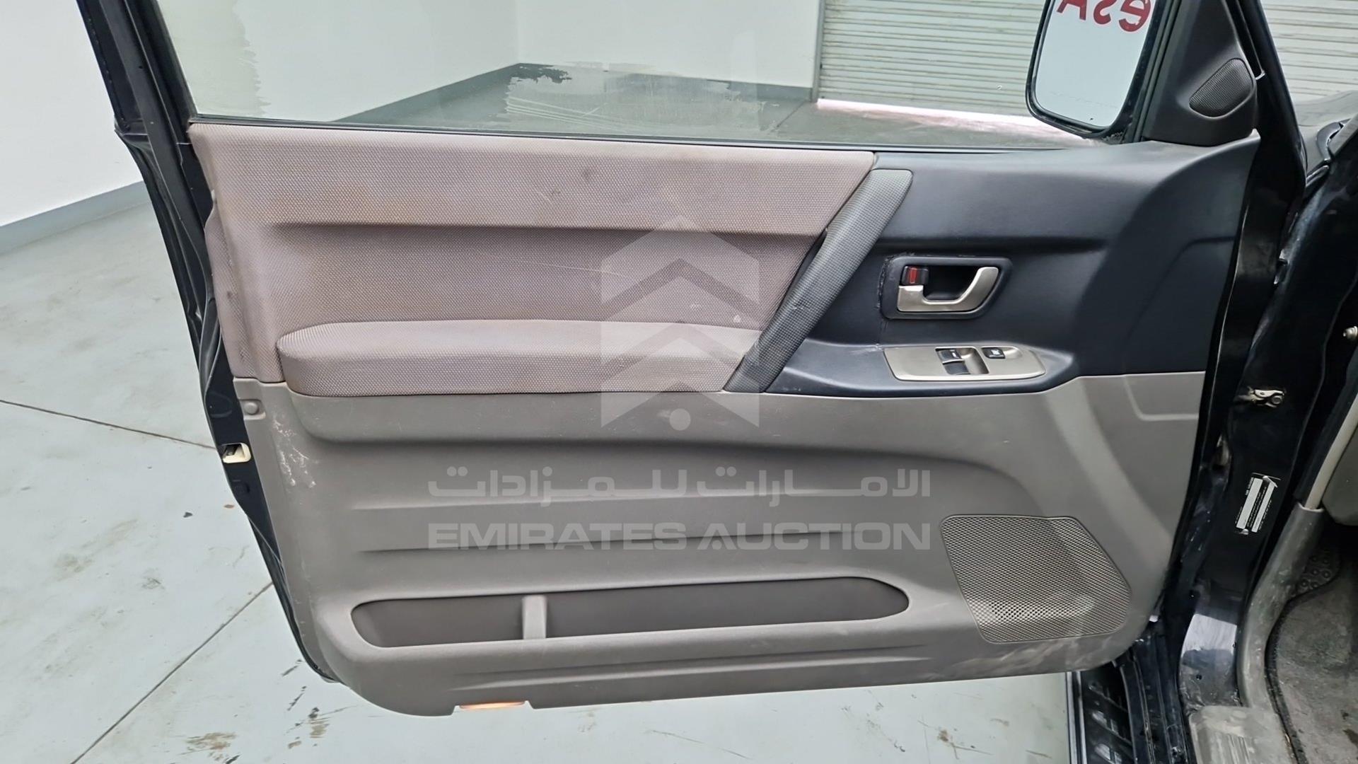 2006 MITSUBISHI PAJERO VIN: JMYMRV63W6J705247
