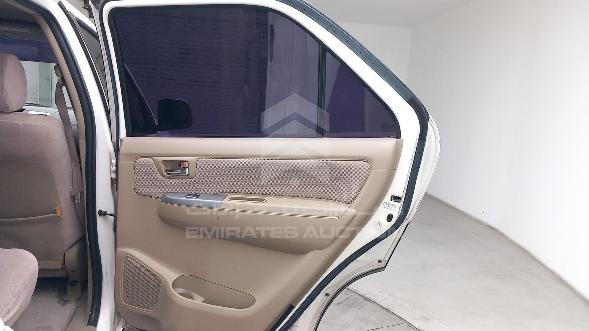 2011 TOYOTA FORTUNER VIN: MHFYX59G2B8018701