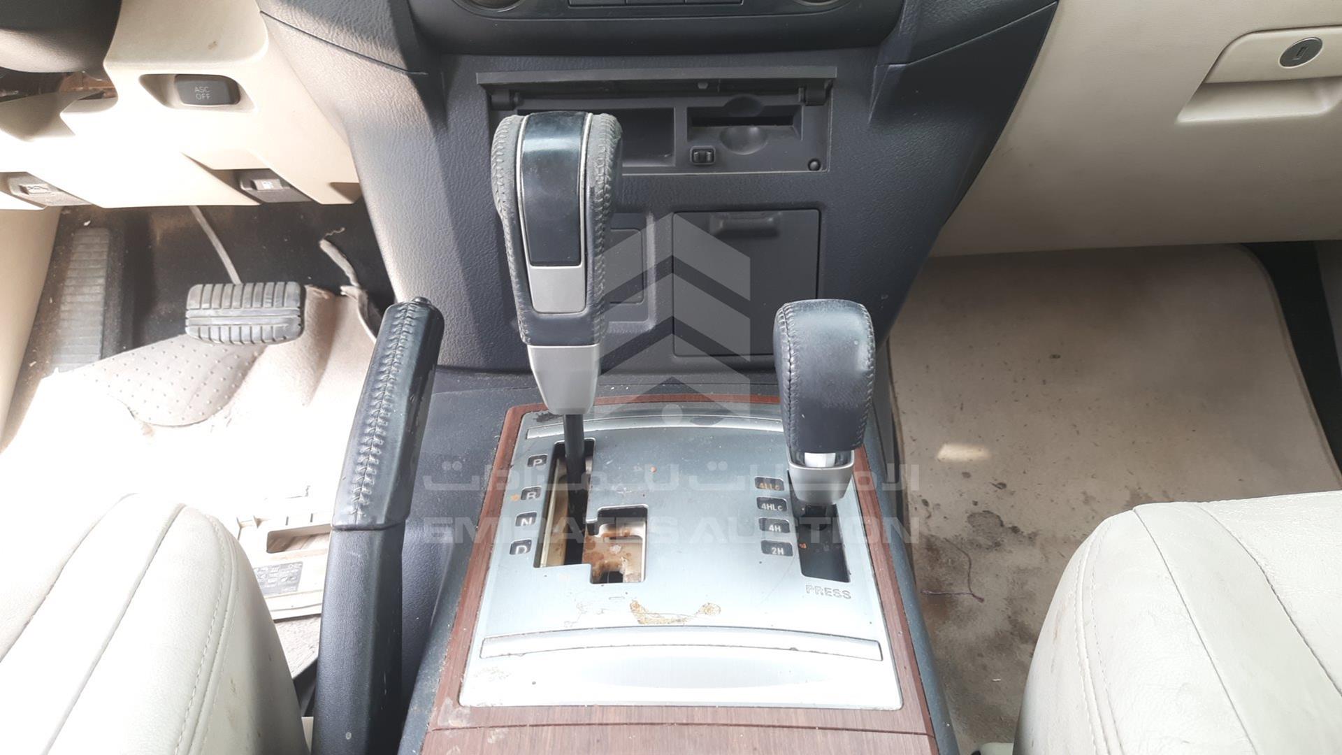 2008 MITSUBISHI PAJERO VIN: JMYLRV93W8J730399