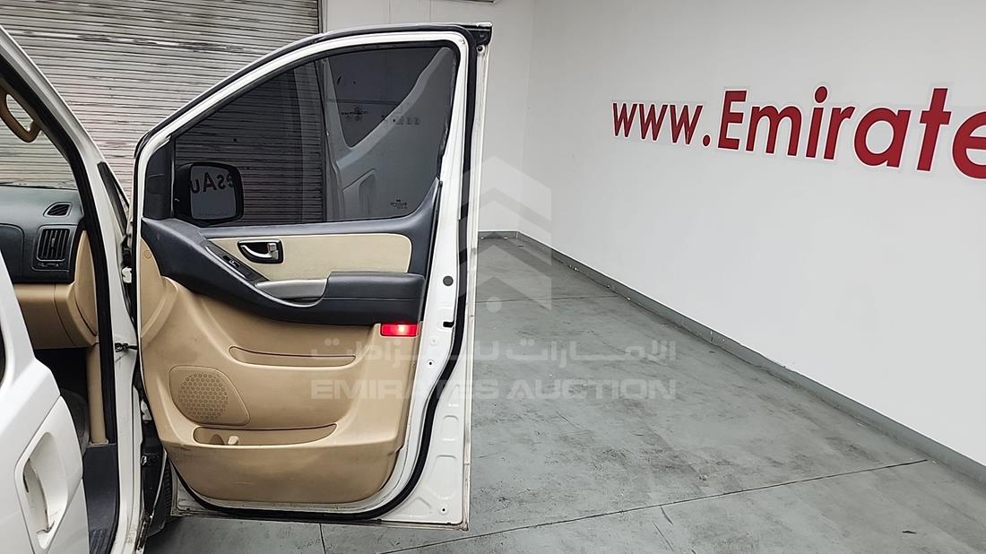 2013 Hyundai H1 — Front Right Door — Photo 25