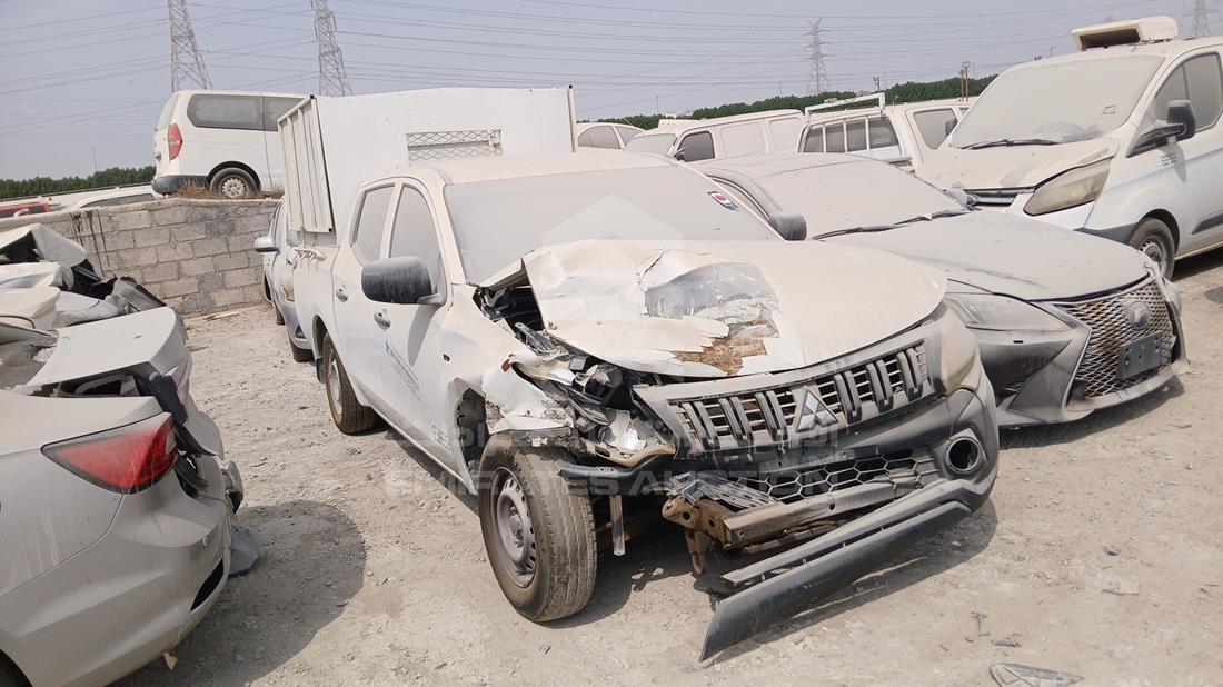 2016 Mitsubishi L 200 — Front Right Angle — Photo 9