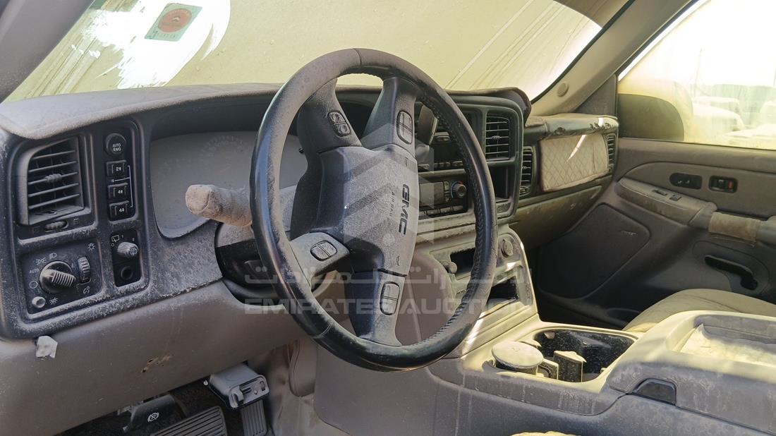 2005 GMC Yukon — Front Left Driver Dashboard View — Photo 11