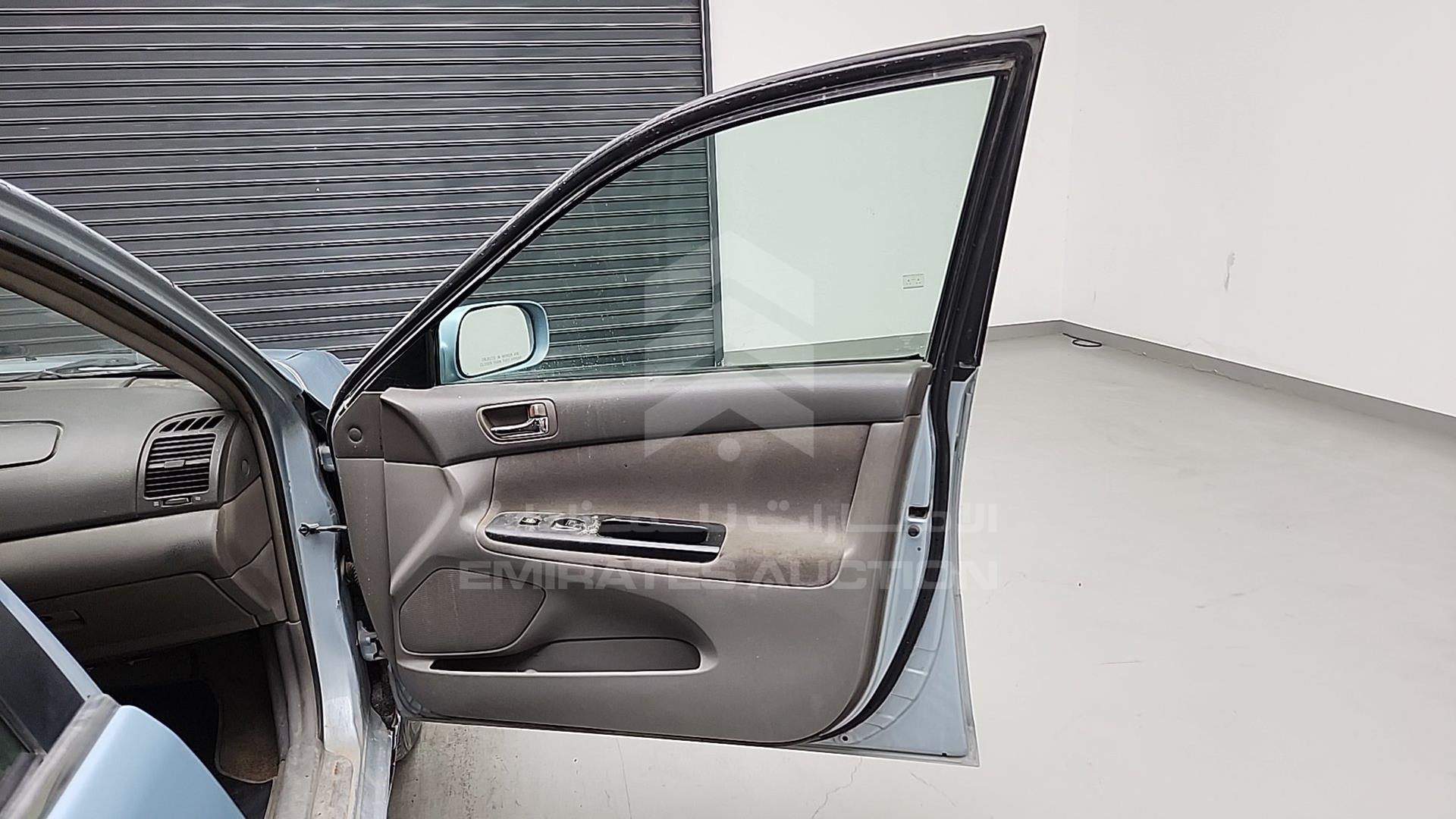 2005 TOYOTA CAMRY VIN: 4T1BE30KX5U567728