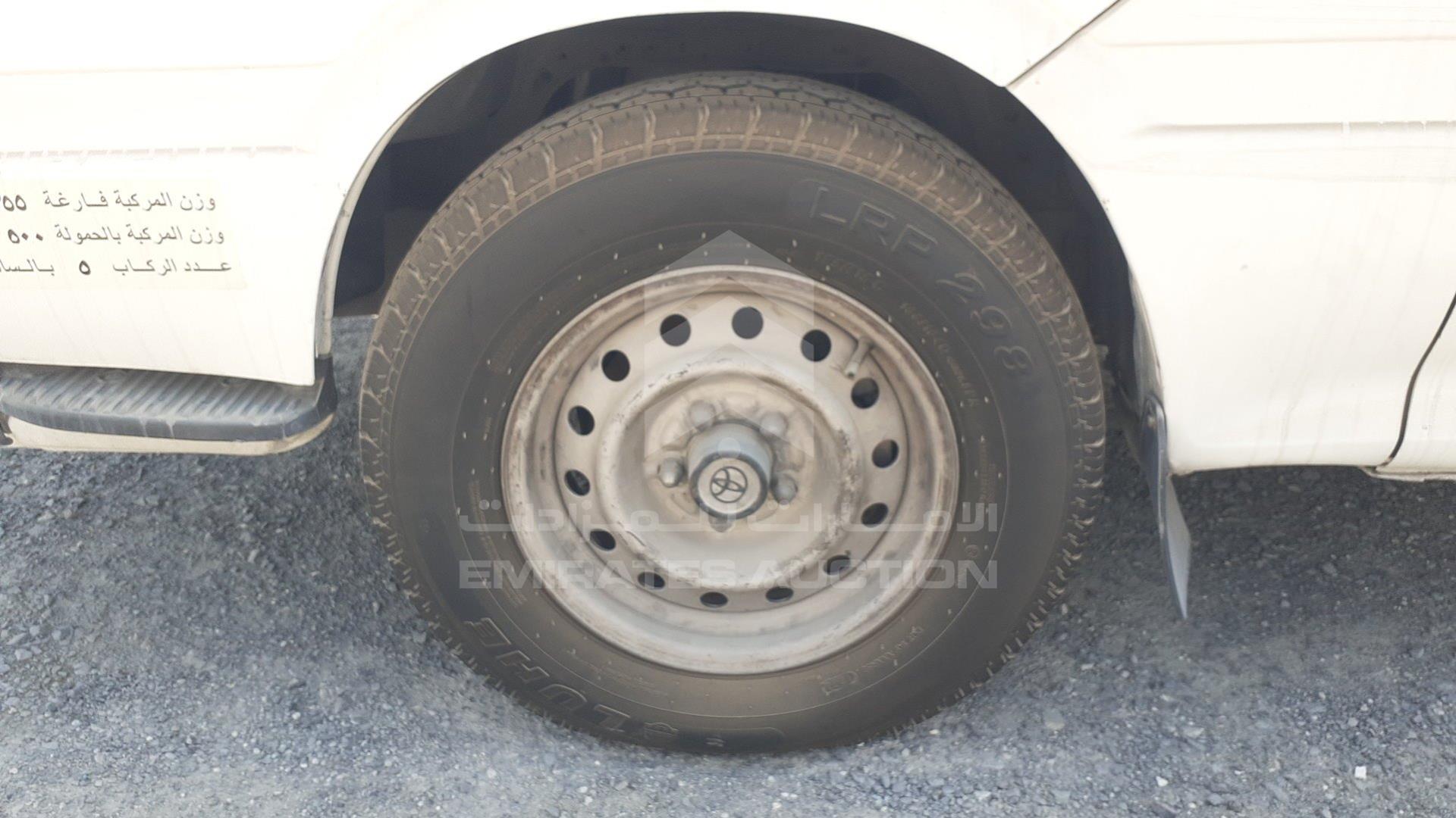2004 TOYOTA HIACE VIN: JT4ZR119747014684