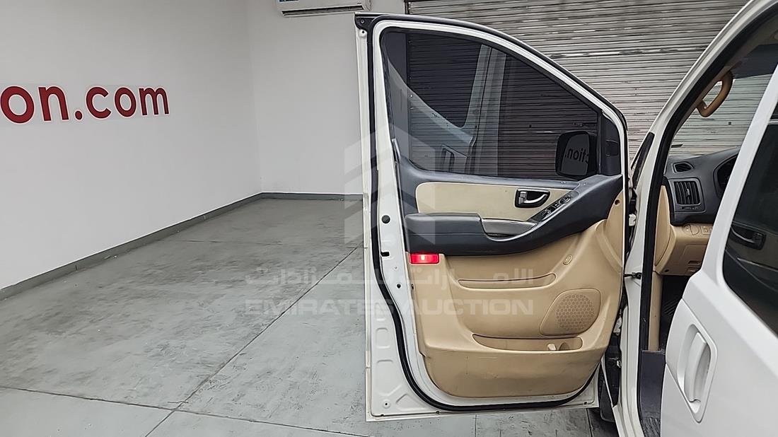 2013 Hyundai H1 — Front Left Door — Photo 10