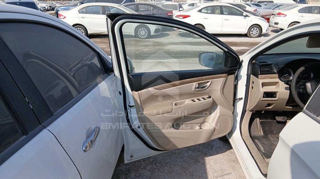 سوزوكي سياز 2023 — الباب الأمامي الأيسر — صورة 11