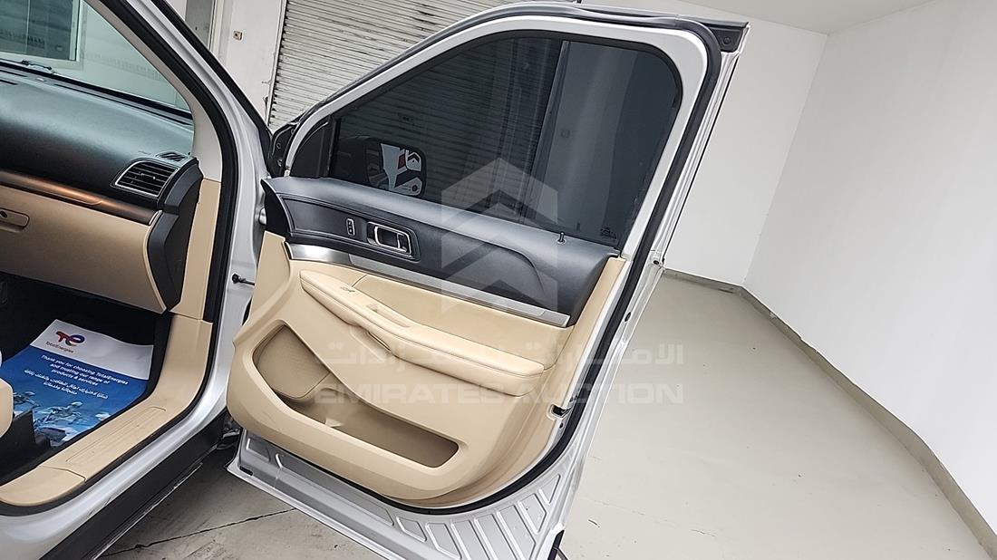 فورد اكسبلورر 2016 — الباب الأمامي الأيمن — صورة 29