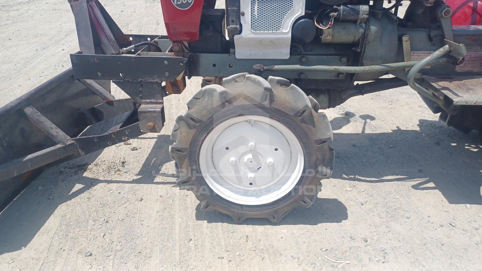 0 YANMAR --- VIN: YM1300D04615