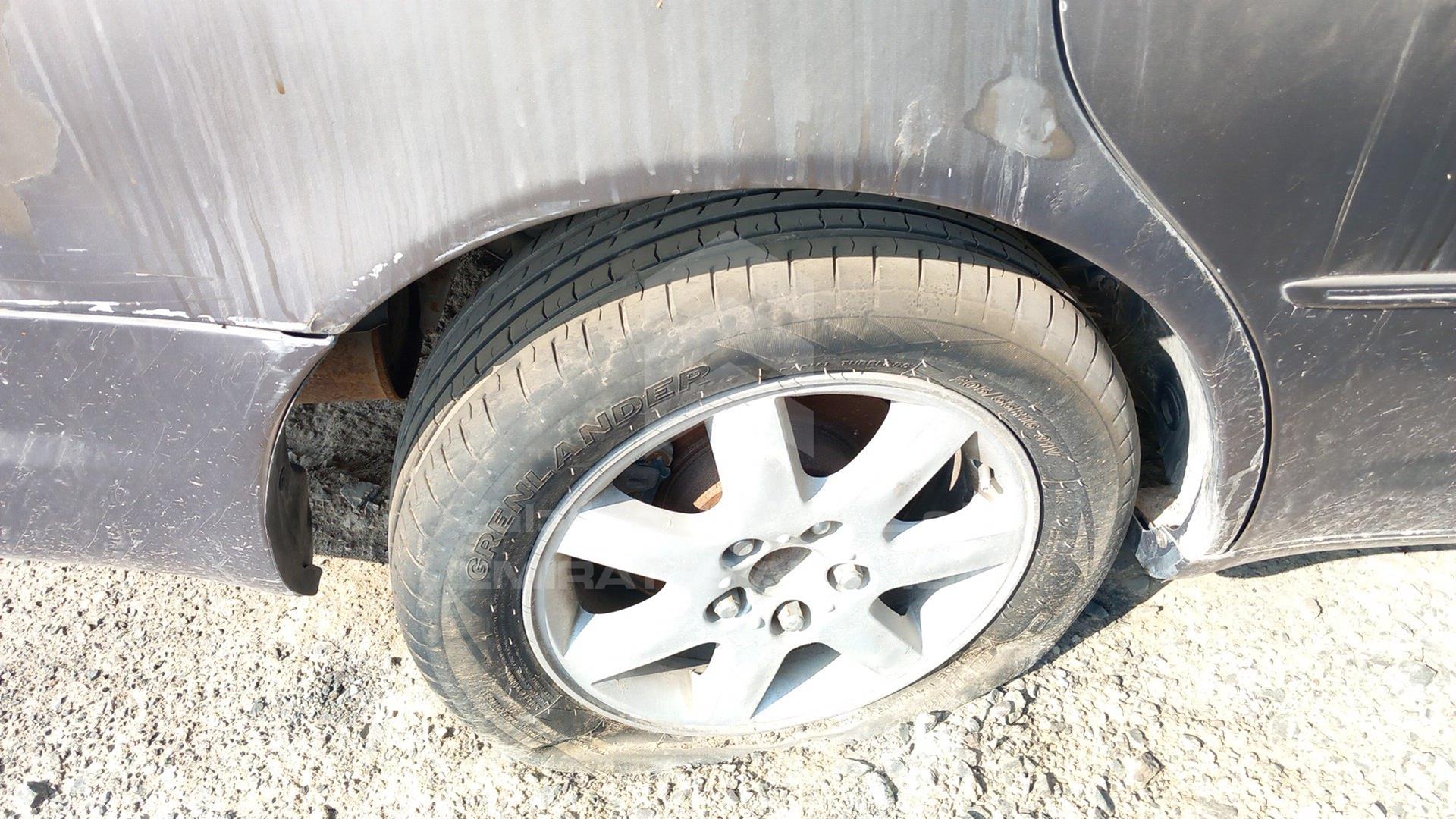2001 TOYOTA AVALON VIN: 4T1BF28B01U142542
