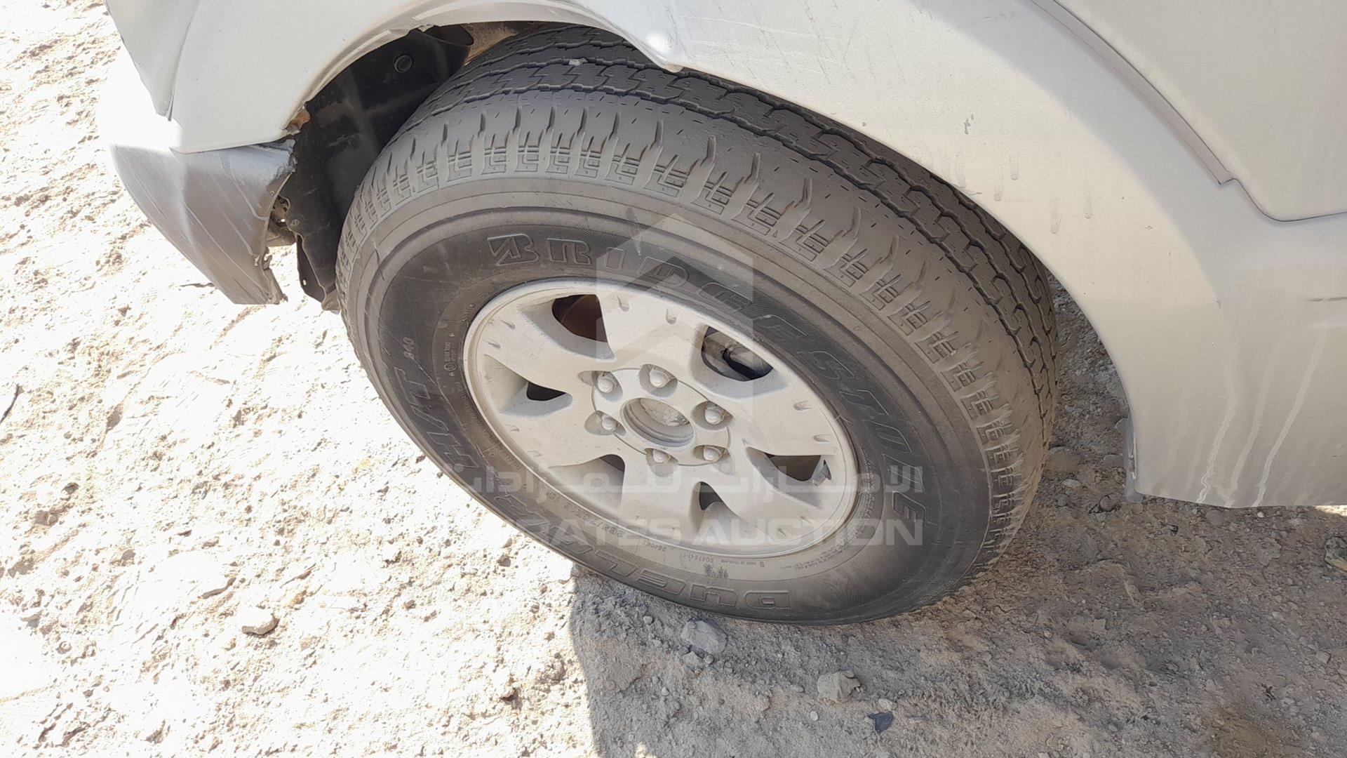 2005 MITSUBISHI PAJERO VIN: JMYMRV63W5J711085