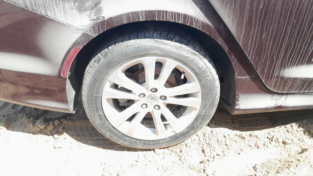 2015 Chrysler 200 — Rear Right Tyre — Photo 29