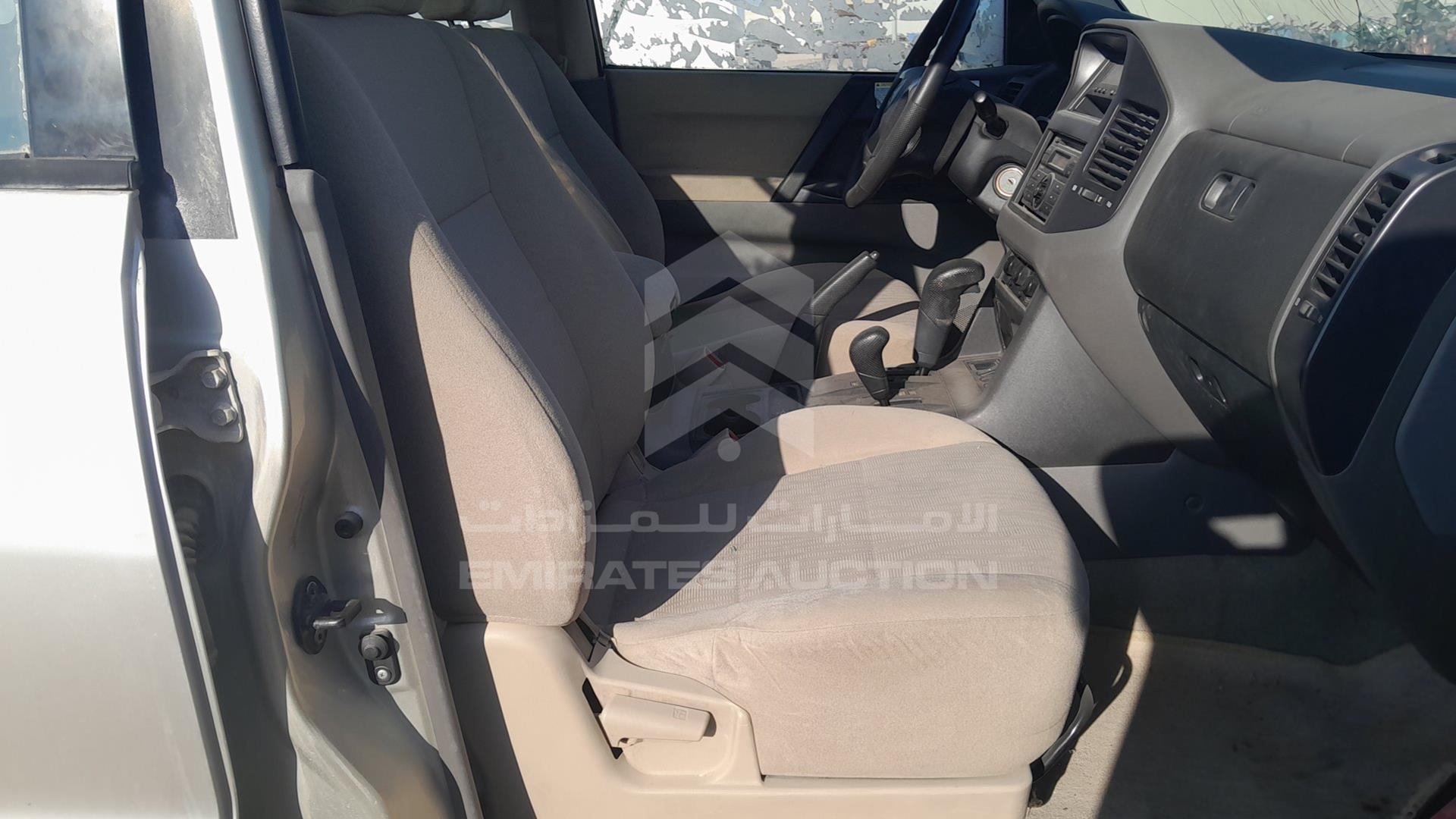 2007 MITSUBISHI PAJERO VIN: JMYLRV73W7J704401