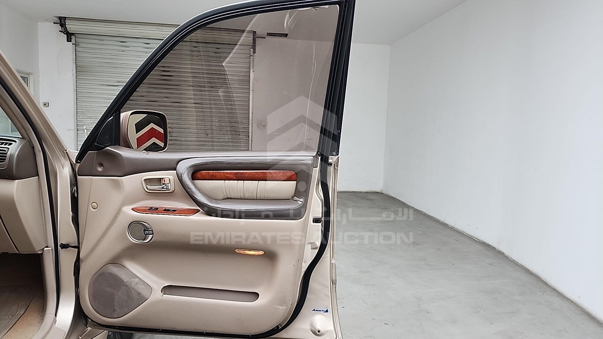2001 LEXUS LX 470 VIN: JTJHT00W513501087