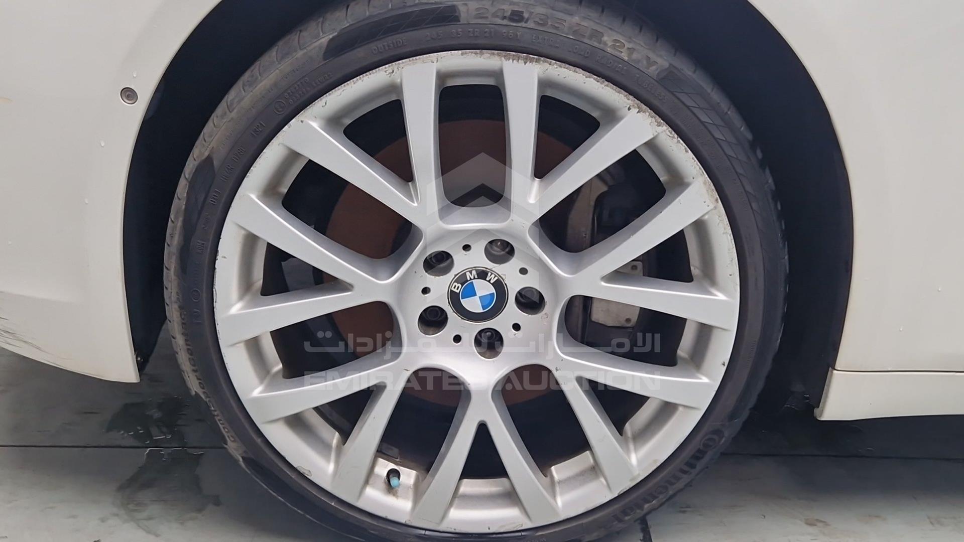2011 BMW 750 VIN: WBAKB8101BC345410