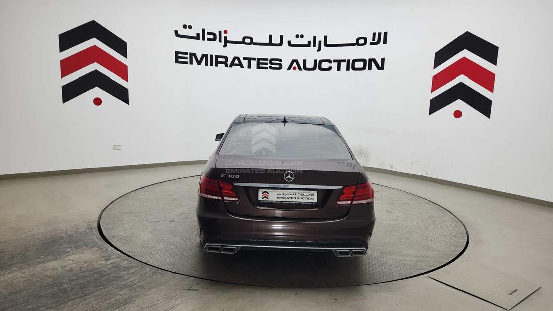 مرسيدس إى 300 2014 — الزاوية الخلفية اليسرى — صورة 6
