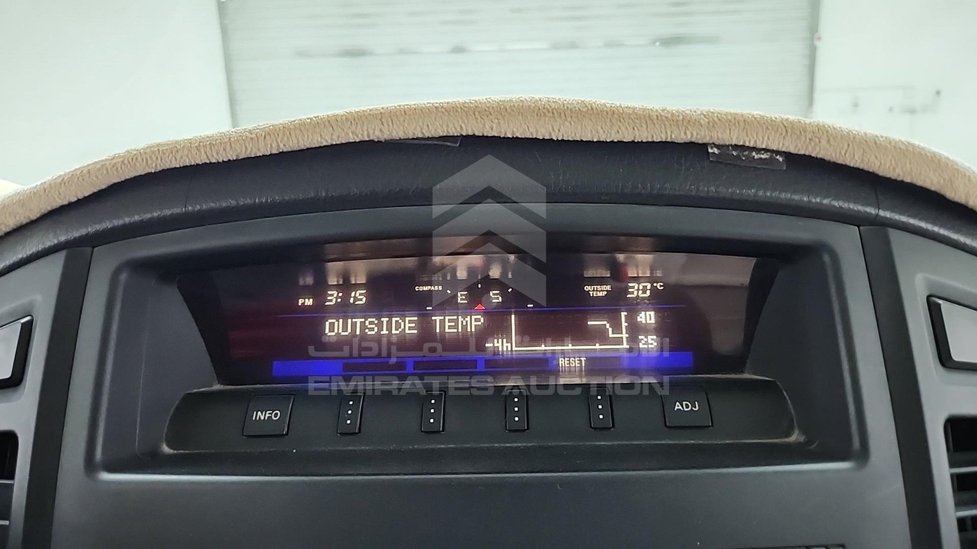 2011 MITSUBISHI PAJERO VIN: JMYLRV95WBJ701598