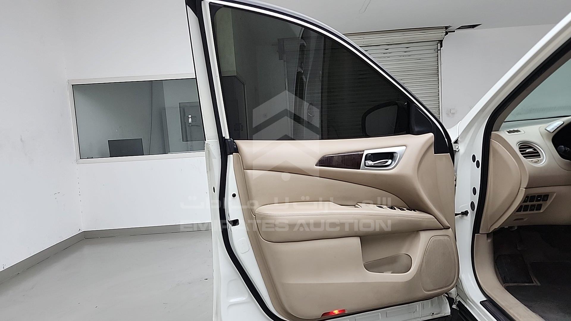 2015 NISSAN PATHFINDER VIN: 5N1AR2M52FC629449