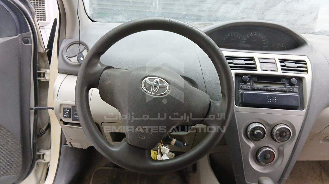 تويوتا ياريس 2009 — التحكمات في عجلة القيادة — صورة 15