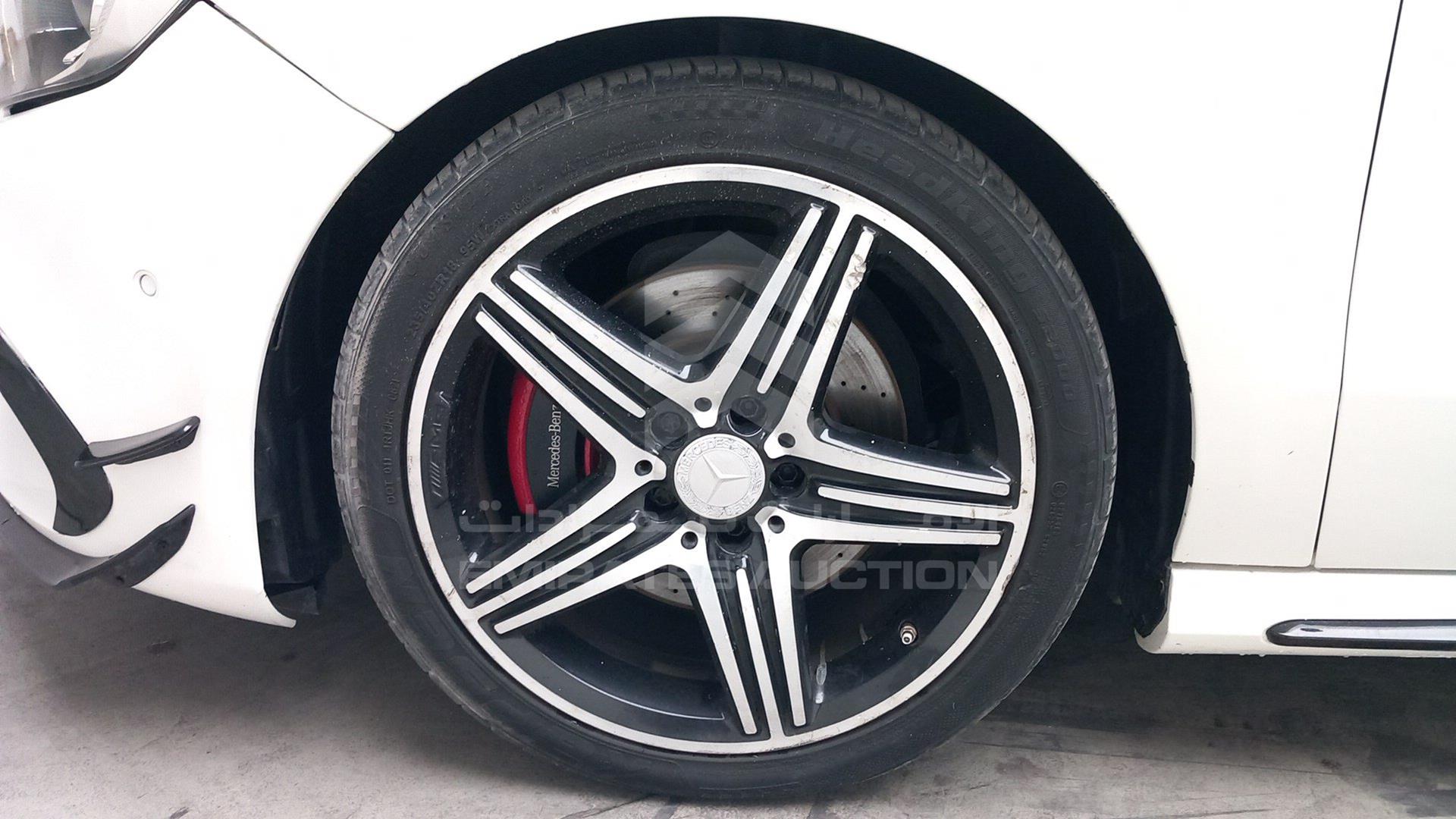2018 MERCEDES A 250 VIN: WDDBF4EB4JJ702848
