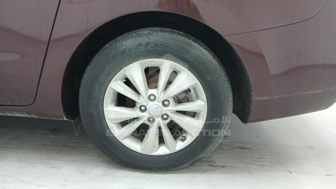 2015 Kia Sedona — Rear Left Tyre — Photo 50